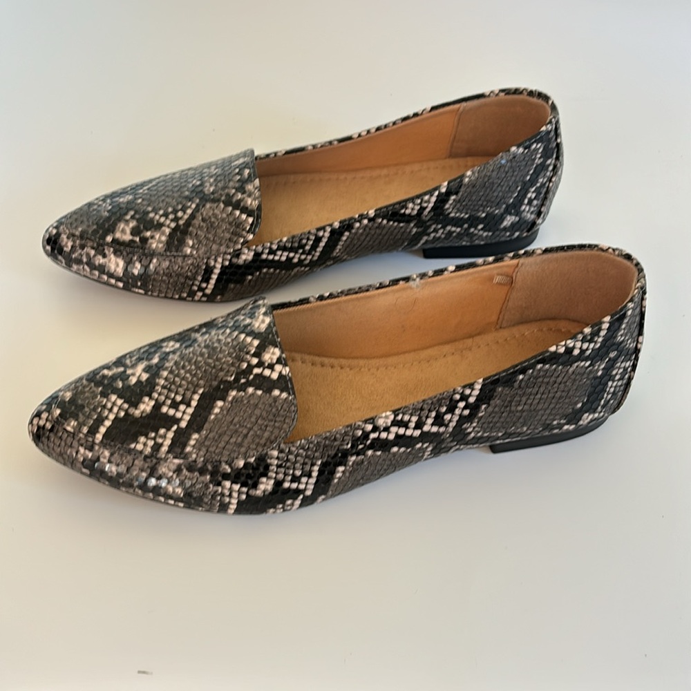 Old Navy loafers faux snakeskin women’s size 7